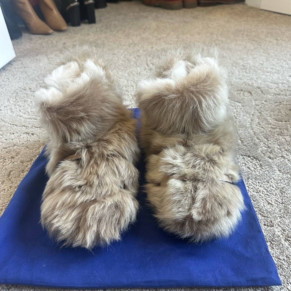 Stuart Weitzman Janica fur boots  size 6